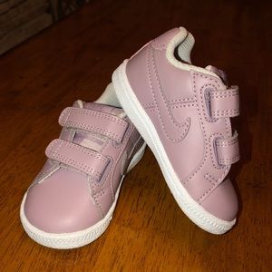 Toddler Nike sneakers 4c